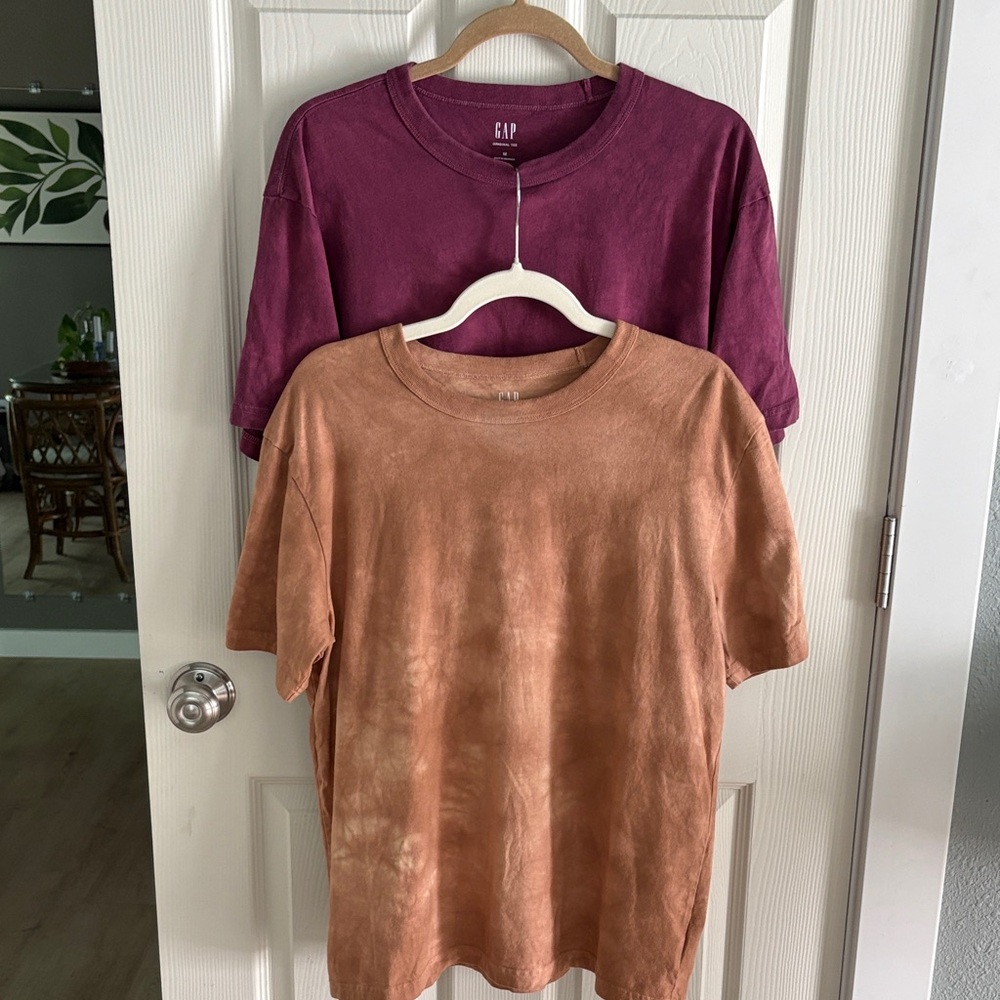 2 GAP Men's Short Sleeve Crew Tees